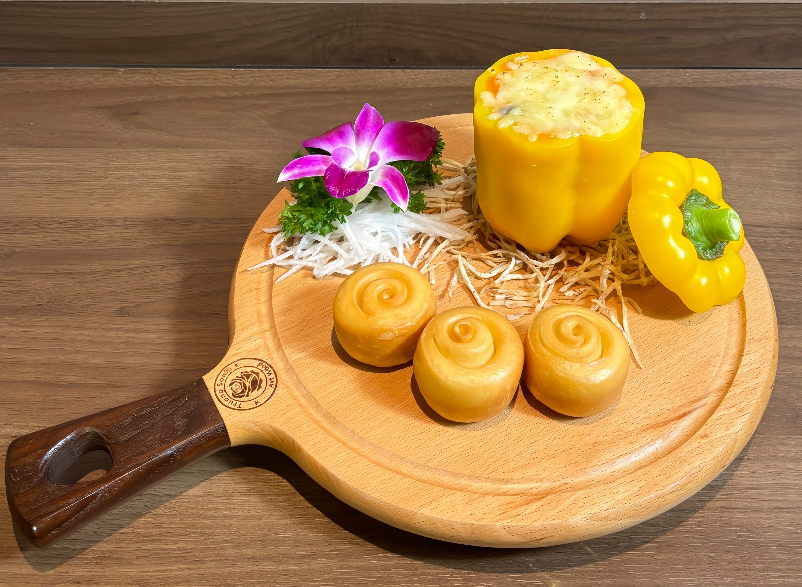 nam dut lo singapore e1730700076429